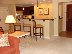 4106-1 Cozy Ground Floor 1 BR with fenced patio